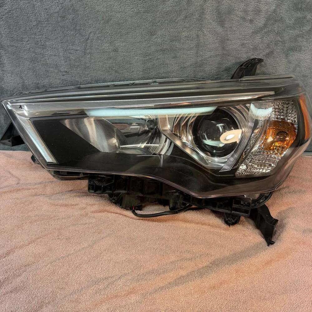 CleanNo damage Toyota 4Runner Left Driver Side OEM Headlight Assembly 2014-2020